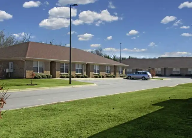 Property at Deerbrooke Apartments - 100 Deer Brooke Ln, Florence, AL, 35630, 2 beds, 2 baths, [object Object]