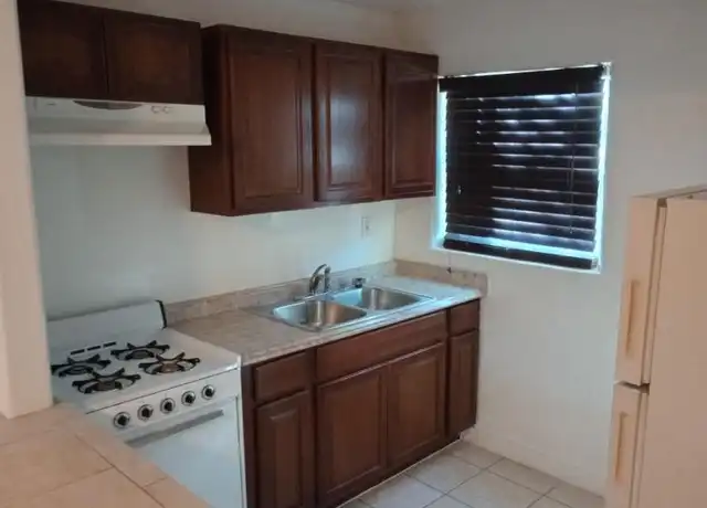 Property at 406 N Stuart Blvd, Eloy, AZ, 85131, 1 bed, 1 bath, [object Object]