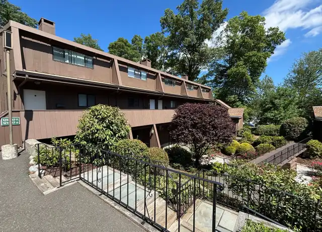 Property at 133 Knapps Hwy Unit 133, Fairfield, CT, 06825, 2 beds, 1.5 baths, [object Object]
