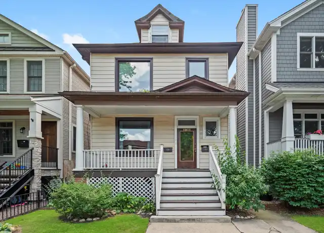 Property at 1911 W Newport Ave Unit 2, Chicago, IL, 60657, 3 beds, 1 bath, [object Object]