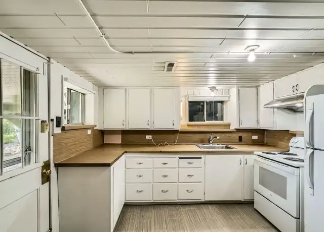Property at 2212 15th Ave S Unit Lower (B), Seattle, WA, 98144, 2 beds, 1 bath, [object Object]