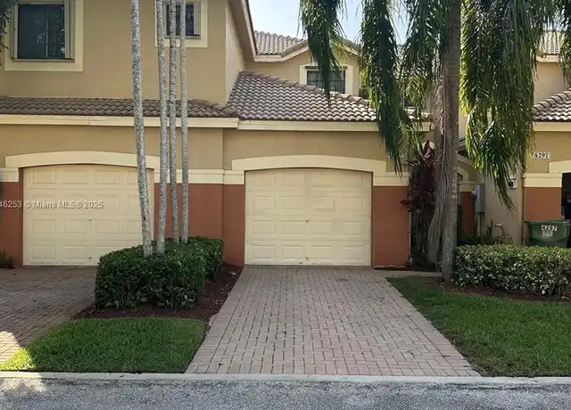 Property at 4295 Vineyard Cir, Weston, FL, 33332, 2 beds, 2.5 baths, [object Object]