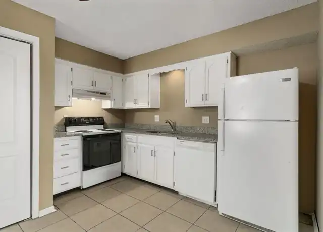 Property at 122 NE Greystone Dr Unit 122, Lee's Summit, MO, 64086, 3 beds, 1.5 baths, [object Object]