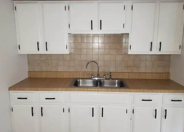 Property at 280 W Main St Unit 3, Dandridge, TN, 37725, 1 bed, 1 bath, [object Object]