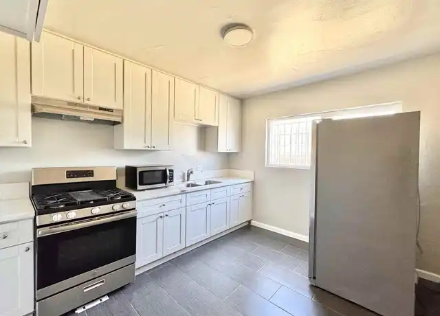 Property at 10910 S Avalon Blvd Unit 2, Los Angeles, CA, 90061, 2 beds, 1 bath, [object Object]