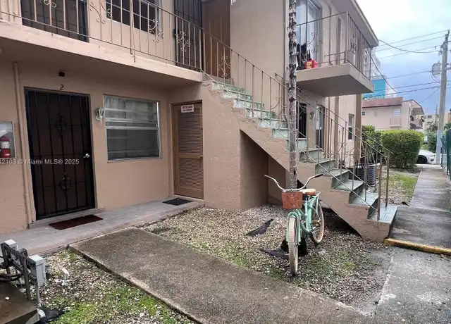 Property at 427 SW 6th St Apt 2, Miami, FL, 33130, 2 beds, 1 bath, [object Object]