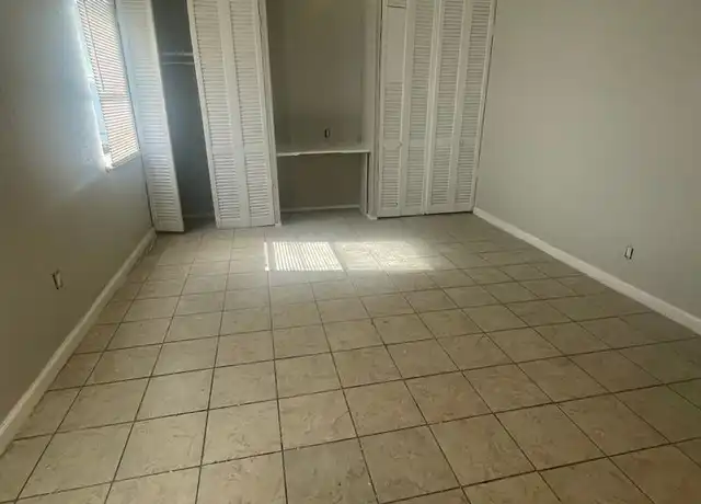 Property at 725 Villa Dr Unit 5, Corpus Christi, TX, 78408, 2 beds, 1 bath, [object Object]