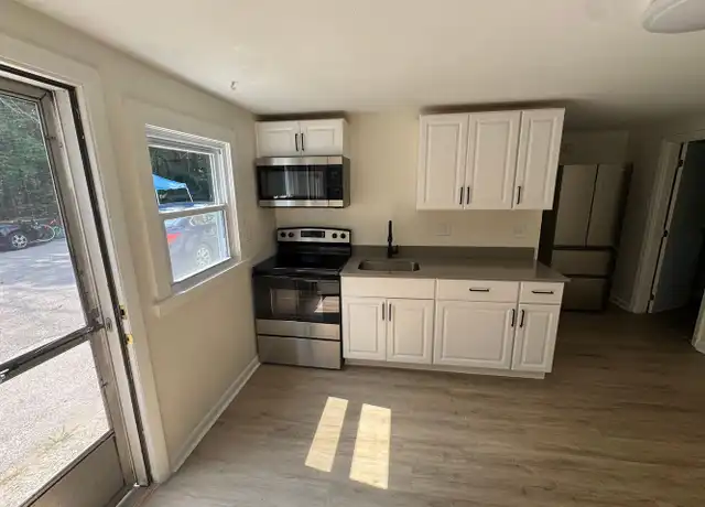 Property at 52 Mast Rd Unit 6, Lee, NH, 03861, 1 bed, 1 bath, [object Object]