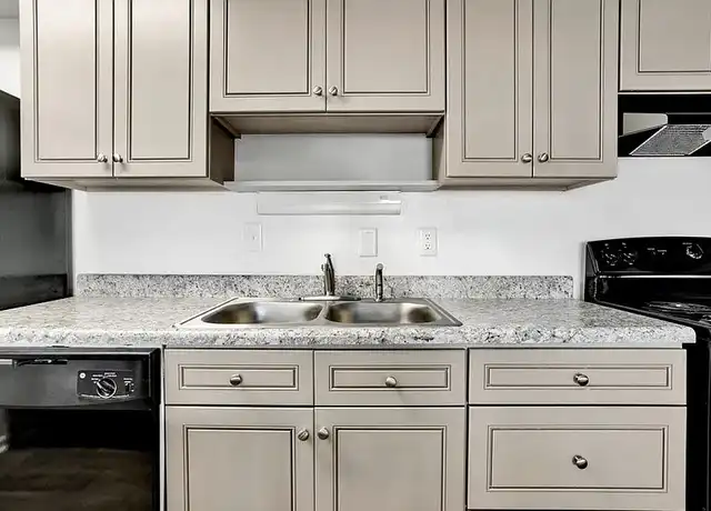 Property at Colonial Parke Apartments - 5034 Hunt Club Rd, Wilmington, NC, 28403, 1 bed, 1 bath, [object Object]