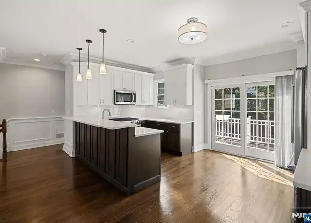 Property at 4 Central Ave Unit C, Caldwell, NJ, 07006, 3 beds, 2.5 baths, [object Object]