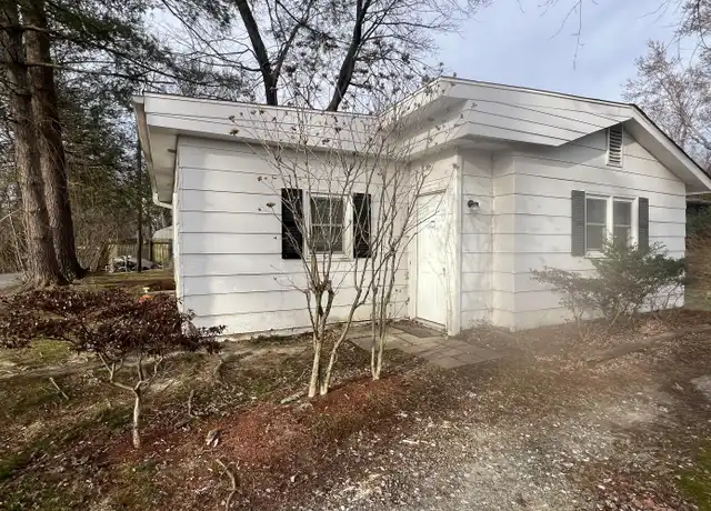 Property at 620 Fitzsimmons St, Hendersonville, NC, 28792, 2 beds, 1 bath, [object Object]