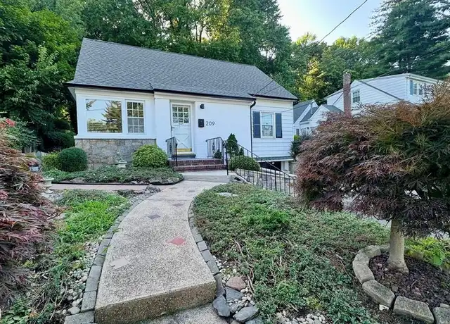 Property at 209 Jefferson Ave, Cresskill, NJ, 07626, 4 beds, 2 baths, [object Object]