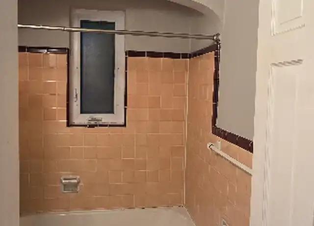 Property at 2747 McKinley Ave Fl 1, Cincinnati, OH, 45211, 1 bed, 1 bath, [object Object]