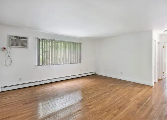 Property at The Willows (Sprague and Michigan LLC) - 3301 W Michigan Ave, Kalamazoo, MI, 49006, 2 beds, 1 bath, [object Object]