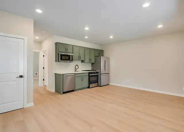 Property at 16901 SW 132nd Ter Unit 16901 B, Tigard, OR, 97224, 1 bed, 1 bath, [object Object]