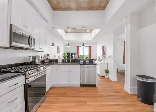 Property at 300 East Apartments - 300 E Lasalle Ave, South Bend, IN, 46617, 1 bed, 1 bath, [object Object]
