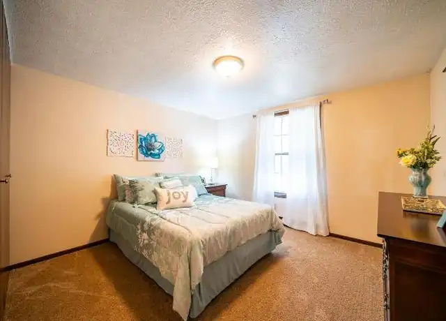 Property at 403 Rockdale Ave, Youngstown, OH, 44512, 1 bed, 1 bath, [object Object]