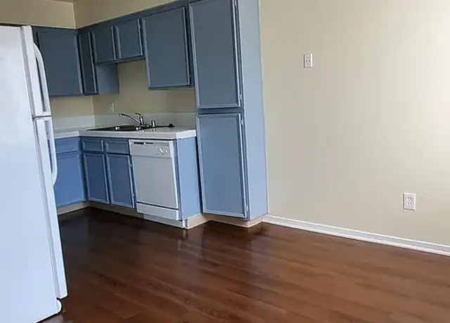 Photo of 5575 E Tulare Ave, Fresno, CA 93727
