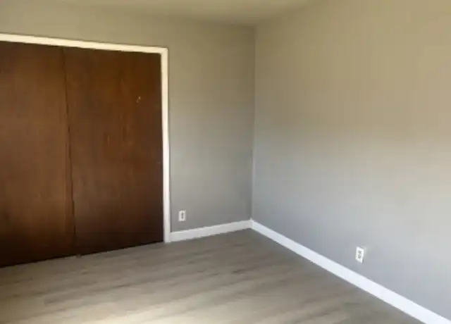 Property at 325 Clymer Rd Unit 2, Hiawatha, IA, 52233, 1 bed, 1 bath, [object Object]