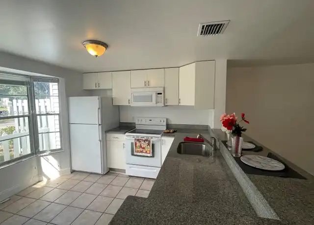 Property at 23 SW 3rd St, Pompano Beach, FL, 33060, 2 beds, 1 bath, [object Object]