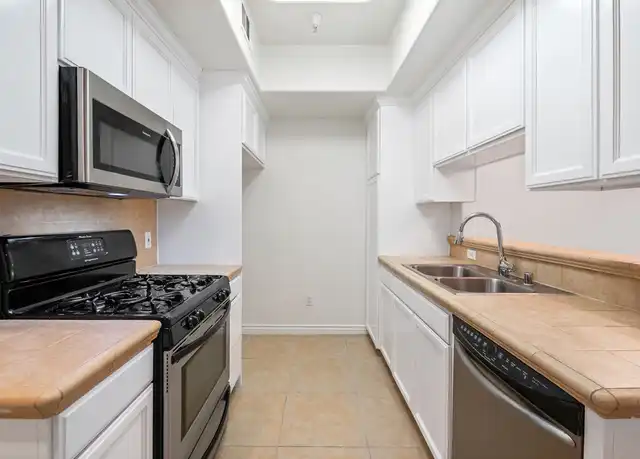 Property at 3328 Oakhurst Ave Unit 211, Los Angeles, CA, 90034, 2 beds, 2 baths, [object Object]