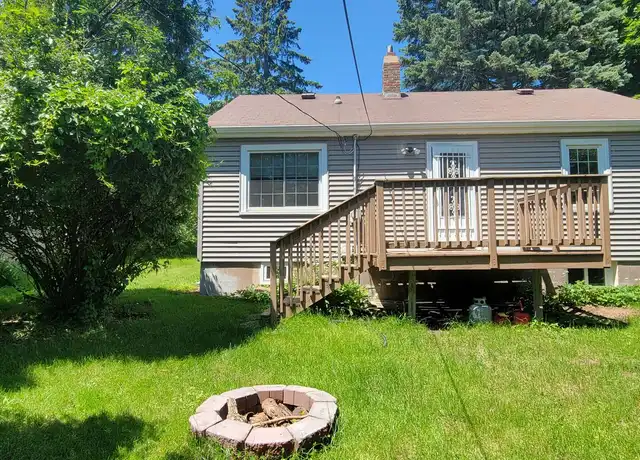 Property at 718 E Skyline Pkwy, Duluth, MN, 55805, 2 beds, 1 bath, [object Object]