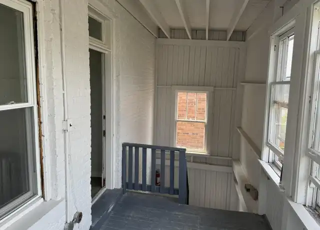 Property at 5216 W Newport Ave Unit 2, Chicago, IL, 60641, 3 beds, 1 bath, [object Object]