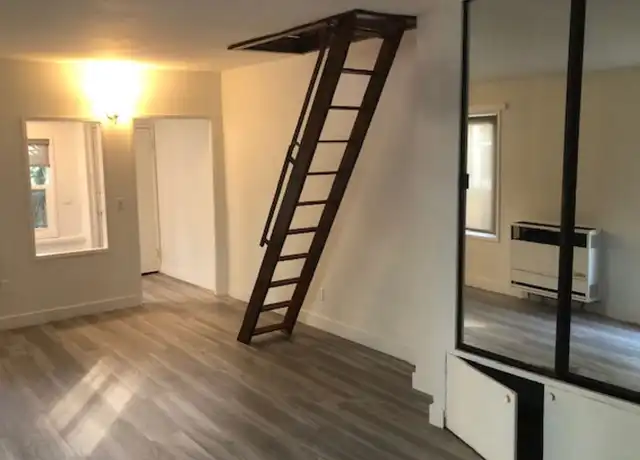 Property at 55 Ozone Ave Unit B, Venice, CA, 90291, 1 bed, 1 bath, [object Object]