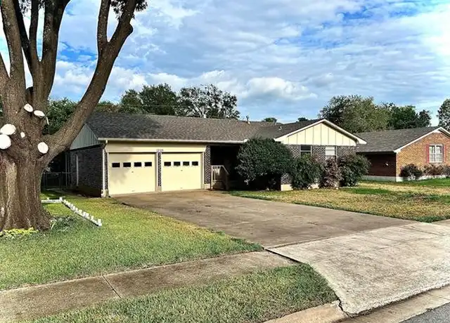 Property at 1203 Blanton Dr, Sherman, TX, 75092, 4 beds, 2 baths, [object Object]