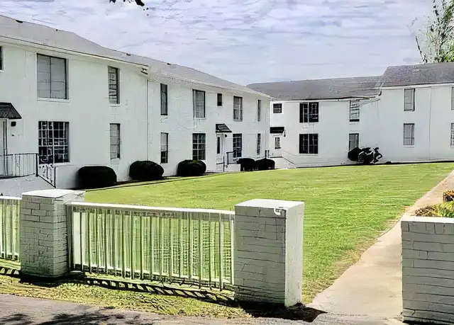 Property at 1 Evmar Ct NW, Center Point, AL, 35215, 2 beds, 1 bath, [object Object]