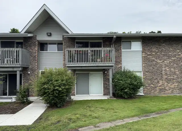 Property at 16W525 Mockingbird Ln #102, Willowbrook, IL, 60527, 2 beds, 1 bath, [object Object]