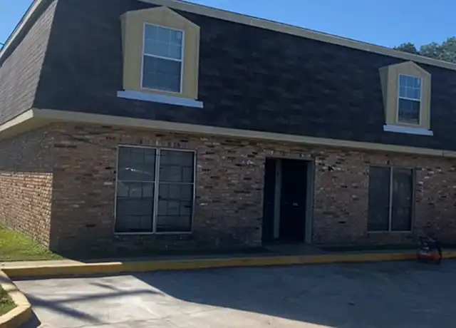 Property at 2401 NW Evangeline Trwy, Lafayette, LA, 70501, 2 beds, 1.5 baths, [object Object]