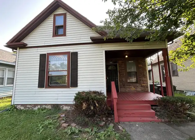 Property at 907 Jewell St Unit 5, Danville, IL, 61832, 3 beds, 1 bath, [object Object]