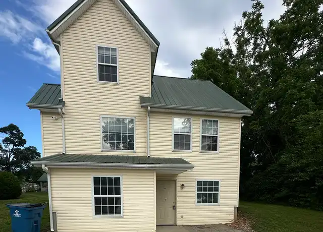 Property at 701 Florence St, Carthage, MO, 64836, 2 beds, 1 bath, [object Object]