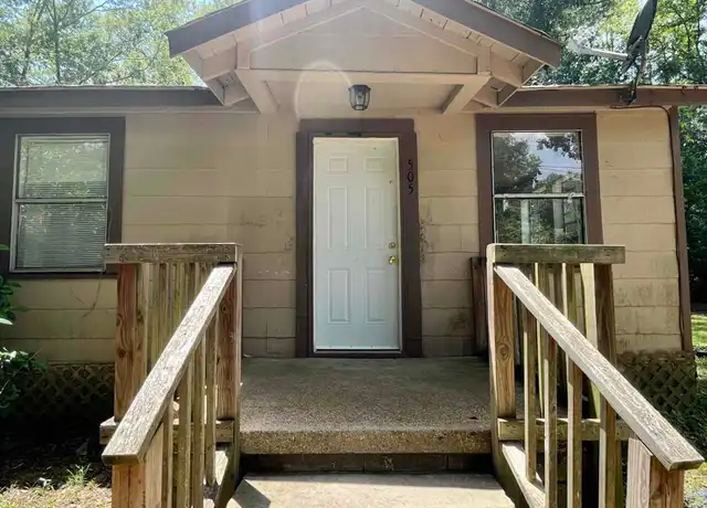 Property at 517 N Live Oak St, McComb, MS, 39648, 1 bed, 1 bath, [object Object]