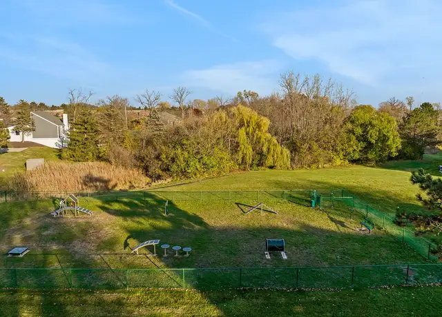 Photo of 27517 Gateway Dr E, Farmington Hills, MI 48334