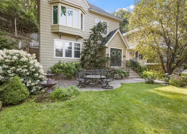 Property at 813 Kenwood Pkwy, Minneapolis, MN, 55403, 2 beds, 1 bath, [object Object]