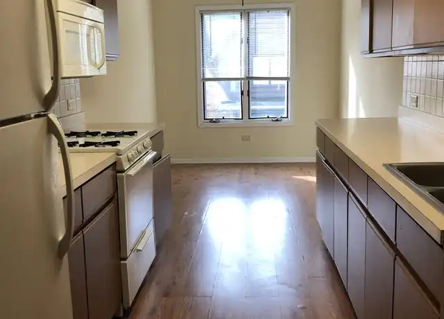 Property at 556 Main St Unit 103, Antioch, IL, 60002, 2 beds, 1 bath, [object Object]