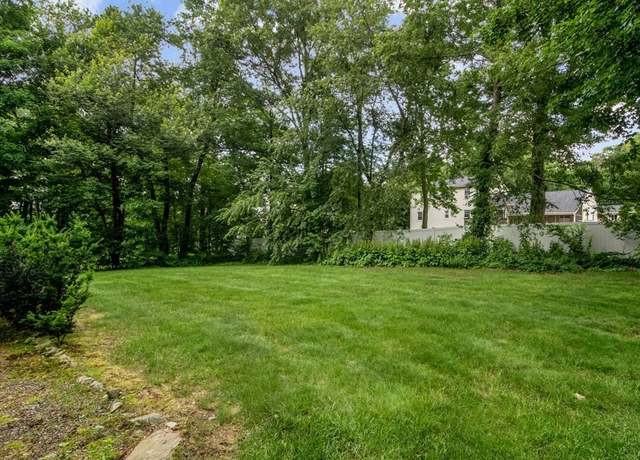 Photo of 18 Ladyslipper Dr, Shrewsbury, MA 01545