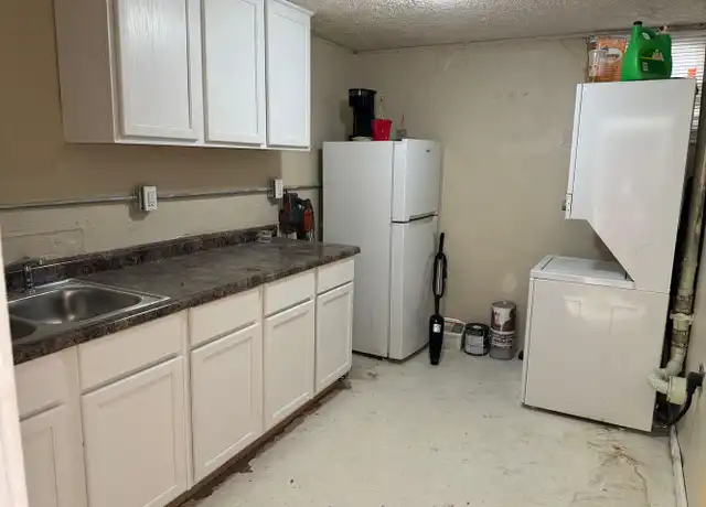 Property at 700 W State St Unit D, Springfield, MO, 65806, 1 bed, 1 bath, [object Object]