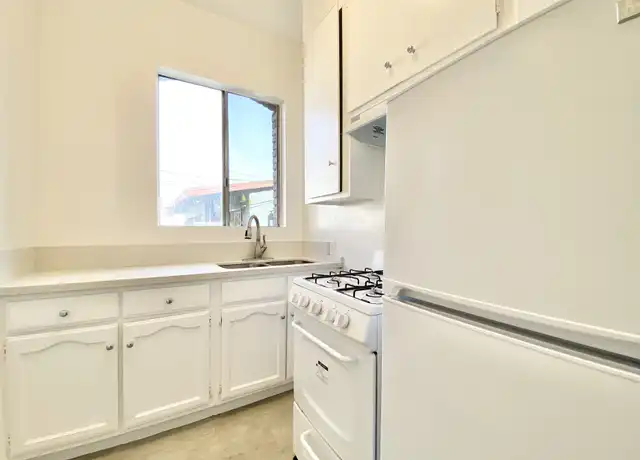 Property at 1327 Magnolia Ave Unit 208, Los Angeles, CA, 90006, 0 beds, 1 bath, [object Object]