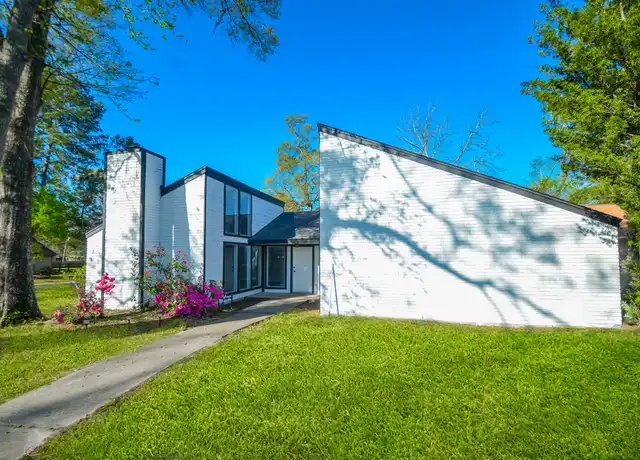 Property at 48 Artesia, Conroe, TX, 77304, 3 beds, 2 baths, [object Object]