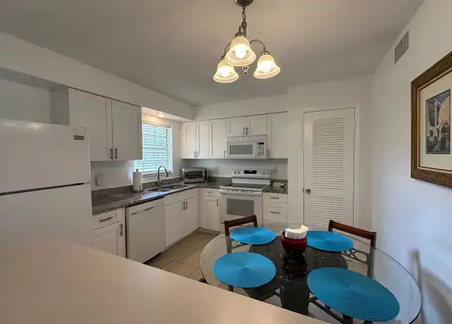 Property at 3325 Airport-Pulling Rd N, Naples, FL, 34105, 1 bed, 1 bath, [object Object]