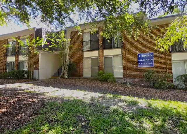 Property at 1700 SW 16th Ct Unit B24, Gainesville, FL, 32608, 1 bed, 1 bath, [object Object]