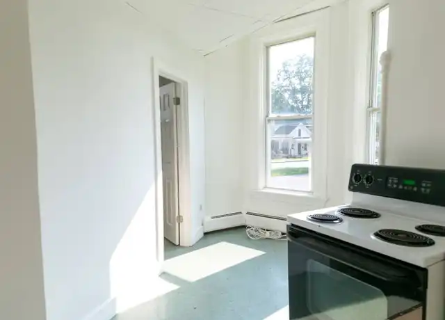 Property at 324 Pleasant St Unit 2, Bennington, VT, 05201, 2 beds, 1 bath, [object Object]