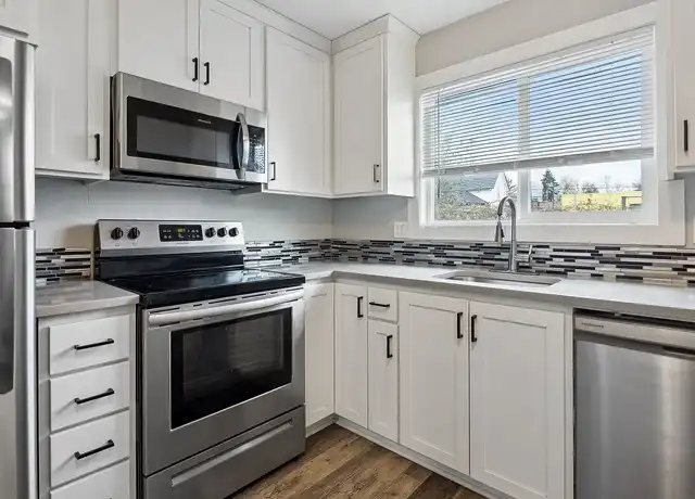 Property at Executive Arms Apartments - 8023 NE Flanders St, Portland, OR, 97213, 1 bed, 1 bath, [object Object]