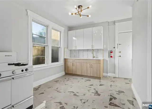 Property at 263 Cliff St Unit 8, Cliffside Park, NJ, 07010, 3 beds, 1 bath, [object Object]