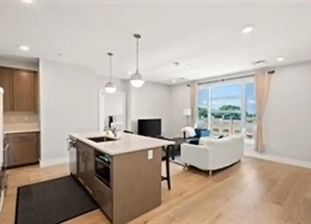 Property at 1650 Commonwealth Ave #501, Brighton, MA, 02135, 2 beds, 1 bath, [object Object]