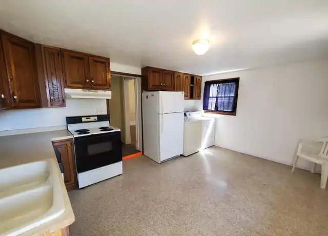 Property at 2403 Walnut St Unit B, Cedar Falls, IA, 50613, 4 beds, 1 bath, [object Object]