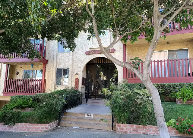 Property at 909 Westbourne LLC - 909 Westbourne Dr, West Hollywood, CA, 90069, 1 bed, 1 bath, [object Object]